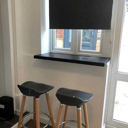 Lovely Modern Decorated 1 Bed Studio Newport  Ngoại thất bức ảnh