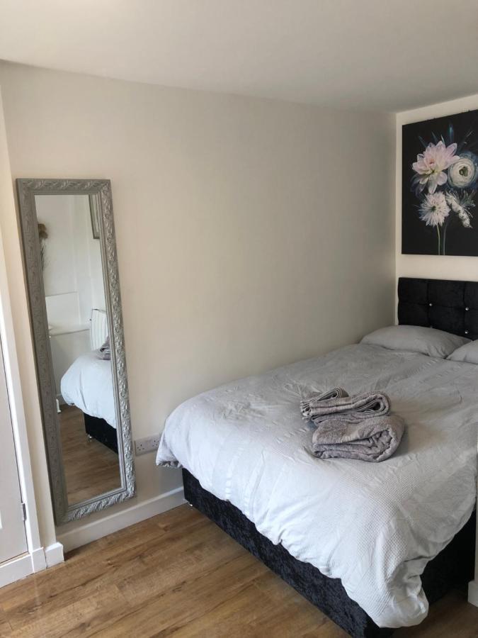 Lovely Modern Decorated 1 Bed Studio Newport  Ngoại thất bức ảnh